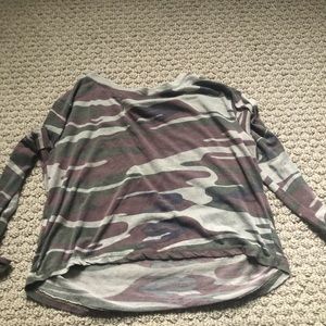 camo cropped long sleeve tee